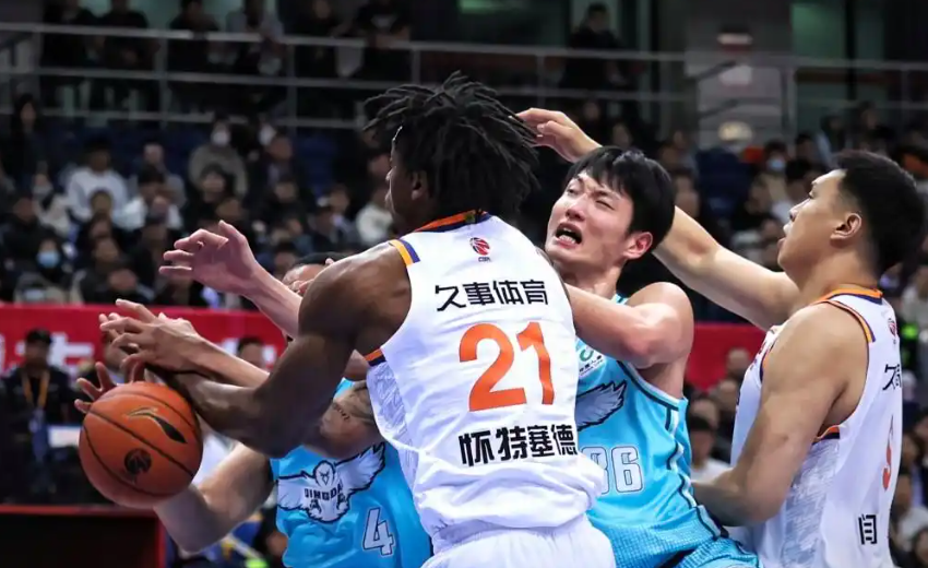 开云体育官网-内线缺人，青岛男篮73比90负上海，主场两连败，约瑟夫杨空砍31分