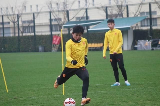 开云-【体坛独家】徐彬英国自由行 即将签约狼队谈判外租