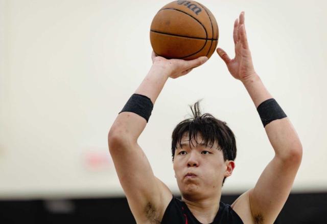 开拓者季前赛轮换首发！队友：杨瀚森能夺最佳新秀