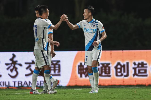 开云官网-【中超】林良铭传射阎相闯破门 广州城0比3大连人