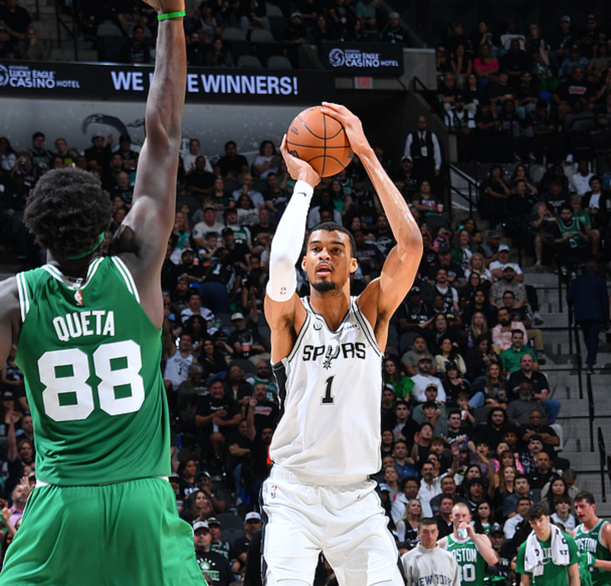 kaiyun-西部排名又变了：湖人创NBA奇迹，快船收大礼，3队排名互换