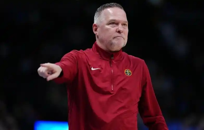 开云体育入口-放弃NBA，执教北卡罗来纳大学，迈克马龙年薪有多少？培养约基奇|掘金|NCAA|萨克拉门托国王队|尼古拉-约基奇|克利夫兰骑士队_新浪体育_新浪新闻